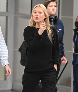 kate-moss-arrives-at-jfk-airport-in-new-york-05-23-2023-6.jpg