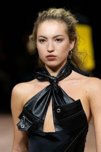 lila-grace-moss-at-coperni-runway-show-at-paris-fashion-week-03-03-2023-4.jpg