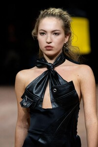 lila-grace-moss-at-coperni-runway-show-at-paris-fashion-week-03-03-2023-5.jpg