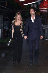 sienna-miller-and-oli-green-leaves-a-pre-met-gala-dinner-in-new-york-04-30-2023-1.jpg