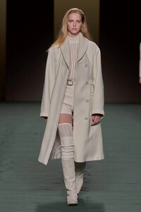 00022-hermes-fall-2022-ready-to-wear-paris-credit-alessandro-lucioni-gorunway.thumb.jpg.a6ad2bcdf90d7c30c0285c33ff380e1e.jpg