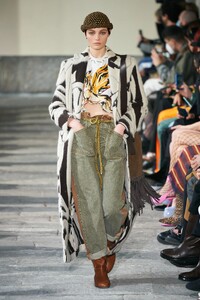 00024-etro-fall-22-ready-to-wear-milan-credit-gorunway.thumb.jpg.c78e9090691dd38aeb7de926a4aa4211.jpg