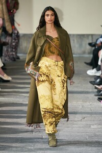 00034-etro-fall-22-ready-to-wear-milan-credit-gorunway.thumb.jpg.6cac27db39b7a9929a10eee8552011e1.jpg