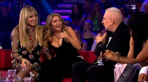 32023578-heidi-und-leni-klum-mit-gaultier-beim-gntm-finale-NK73.jpg