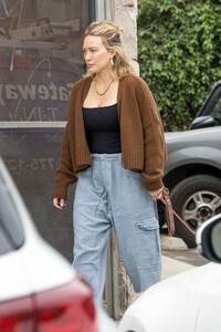 hilary-duff-out-with-her-dog-in-studio-city-06-01-2023-6.jpg