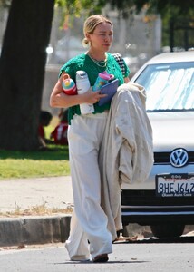 hilry-duff-taking-her-daughter-to-soccer-practice-in-sherman-oaks-06-23-2023-4.jpg