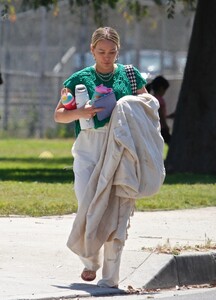 hilry-duff-taking-her-daughter-to-soccer-practice-in-sherman-oaks-06-23-2023-6.jpg