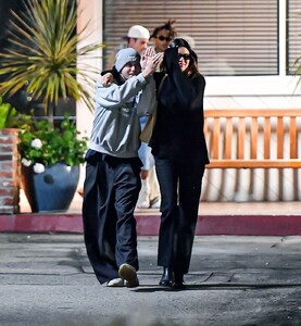 kendall-jenner-justin-bieber-and-jaden-smith-out-for-dinner-in-beverly-hills-06-02-2023-1.jpg