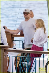 leonardo-dicaprio-family-tobey-maguire-italy-39.jpg