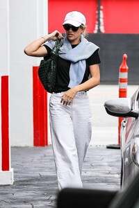 sofia-richie-out-for-lunch-at-e-baldi-in-beverly-hills-05-26-2023-3.thumb.jpg.cac7c0cf8c237c98d5ea10dea386abbe.jpg