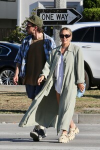 hilary-duff-and-matthew-koma-out-in-beverly-hills-07-07-2023-4.jpg
