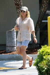 hilary-duff-arrives-at-tumble-kick-studio-in-studio-city-07-01-2023-6.jpg