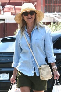 reese-witherspoon-out-for-grocery-shopping-at-brentwood-country-mart-07-25-2023-5.jpg