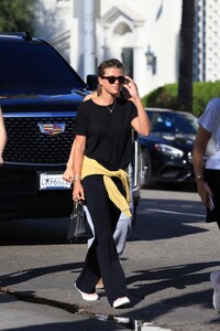 sofia-richie-out-for-breakfast-in-beverly-hills-07-19-2023-2.jpg