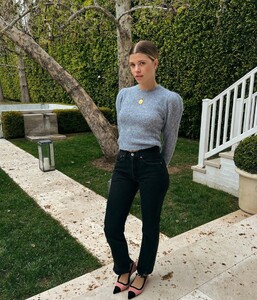 sofia-richie-outfit-03-21-2023-0.jpg