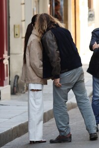 zoe-saldana-and-marco-perego-out-at-ile-saint-louis-in-paris-04-09-2023-5.jpg