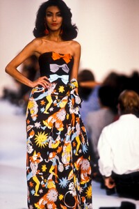 1681749695_YvesSaintLaurent1987WomenRTW265.thumb.jpg.1ba9a3fd7a50da455d9ddbe064a3ce50.jpg