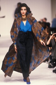 1754976178_YvesSaintLaurent1985WomenRTW7.thumb.jpg.f9040ea0e5bf0a440792646f3cd6aaf0.jpg