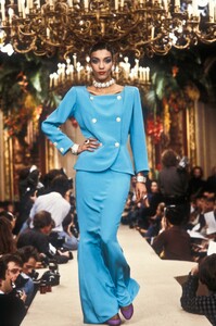 339372468_YvesSaintLaurent1985HauteCouture112.thumb.jpg.6aed0bec84e9b24f51c9011d29a0d60d.jpg