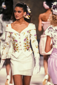 580760638_JeanLouisScherrer1988HauteCouture1.thumb.jpg.224e7f46bb81a17e2b3c7ed24b0c9f87.jpg