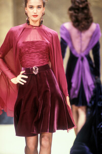 975745831_JeanLouisScherrer1988HauteCouture13.thumb.jpg.c4be2dae5d2814e76aa526b6c2858500.jpg