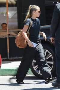 Sofia-Richie---Makes-her-way-to-South-Beverly-Grill-in-Beverly-Hills-15.jpg