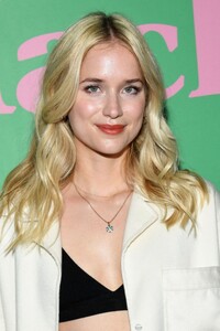 elizabeth-lail-at-mack-rita-premiere-in-los-angeles-08-10-2022-3.jpg