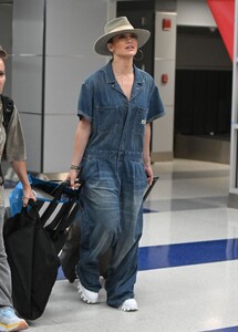 jennifer-lopez-arrives-at-jfk-airport-in-new-york-08-12-2023-3.jpg