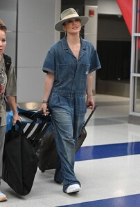 jennifer-lopez-arrives-at-jfk-airport-in-new-york-08-12-2023-4.jpg