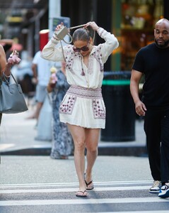 jennifer-lopez-out-shopping-in-new-york-08-13-2023-1.jpg