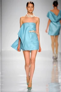 00043-Mila-Schon-Milan-Spring-Summer-2010-RTW.webp