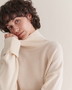 BUTTERMILK_HIGH_NECK_JUMPER_3_fa98d929-4960-40be-a5c1-5fe070c533af.thumb.jpg.33fee0ba03900300a0a0d9bf4b485ca4.jpg