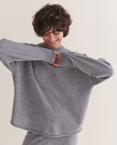 GREY_CASHMERE_SWEATSHIRT_3_38d99c1e-725b-4371-8b7d-acb12991caac.thumb.jpg.f8fd0aa94a8fa65d72329a84aadccf0b.jpg