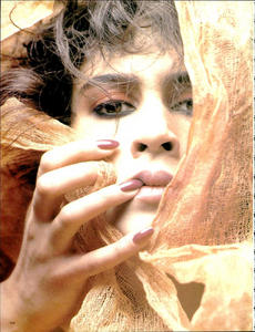 Vallhonrat_Vogue_Italia_April_1985_01_03.thumb.png.a633109c3bb6881a4e9fa2d2f794d5e2.png