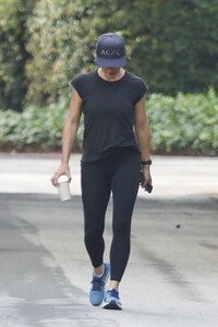 jennifer-garner-out-for-early-morning-walk-in-brentwood-09-05-2023-5.jpg