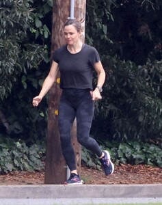 jennifer-garner-out-running-with-a-friend-in-los-angeles-09-02-2023-4.jpg