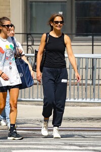 katie-holmes-out-with-a-friend-in-new-york-08-14-2023-3.jpg