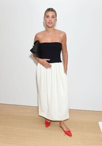 sofia-richie-at-proenza-schouler-ss24-front-row-in-new-york-09-09-2023-3.jpg