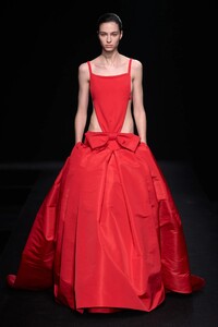 00060-valentino-spring-2023-couture-credit-gorunway.thumb.jpg.de697f0a4d35c3a8fda8f58abcd050bc.jpg