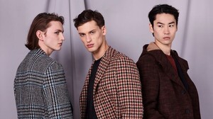 Canali-Fall-Winter-2019-Lookbook-833x469.thumb.jpg.6a7d89b6cbb86bbe48397327cc3ad316.jpg