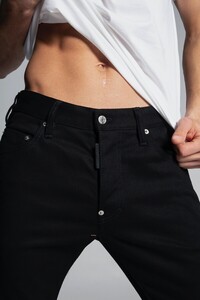 Dsquared2-Black-Bull-Wash-Skater-Jeans-002.thumb.jpg.f7d9f8f1773128702f8ab011203539ff.jpg