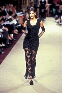 EmanuelUngaro1996HauteCouture23.thumb.jpg.39c5fb736877010577a2b77a55a0653f.jpg