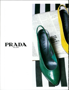 Grignaschi_Prada_Spring_Summer_1985_09.thumb.png.2974db2d80e869146110fdb4554f6f40.png