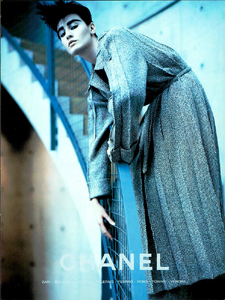 Lagerfeld_Chanel_Fall_Winter_1998_99_02.thumb.png.64f76dbe1823bd99bb720d70aa6e14de.png