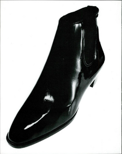 Watson_Prada_Fall_Winter_1990_91_03.thumb.png.8c354311e13fe51d85d77df44a28034f.png