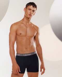 calvin-klein-holiday-campaign-vanityteen-02.thumb.jpg.0856f282ce930dfc1edd94071f512362.jpg