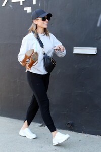 jessie-james-arrives-at-dance-studio-in-los-angeles-09-17-2022-1.jpg