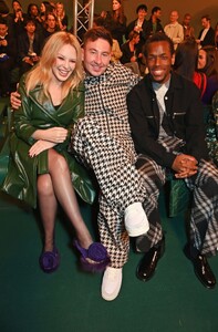 kylie-minogue-burberry-show-at-lfw-09-18-2023-0.jpg