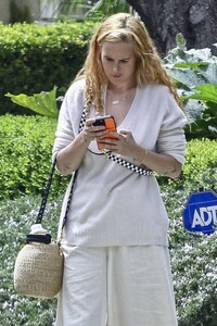 rumer-willis-out-visit-a-friend-in-los-angeles-09-03-2023-2.jpg