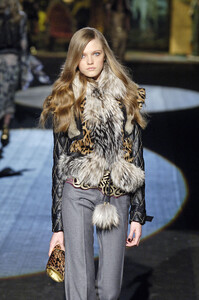 12255_celebrity_city_Roberto_Cavalli_Milan_Fall_06_177_123_155lo.thumb.jpg.1d98c16f2a2434fbe217011e9643df78.jpg